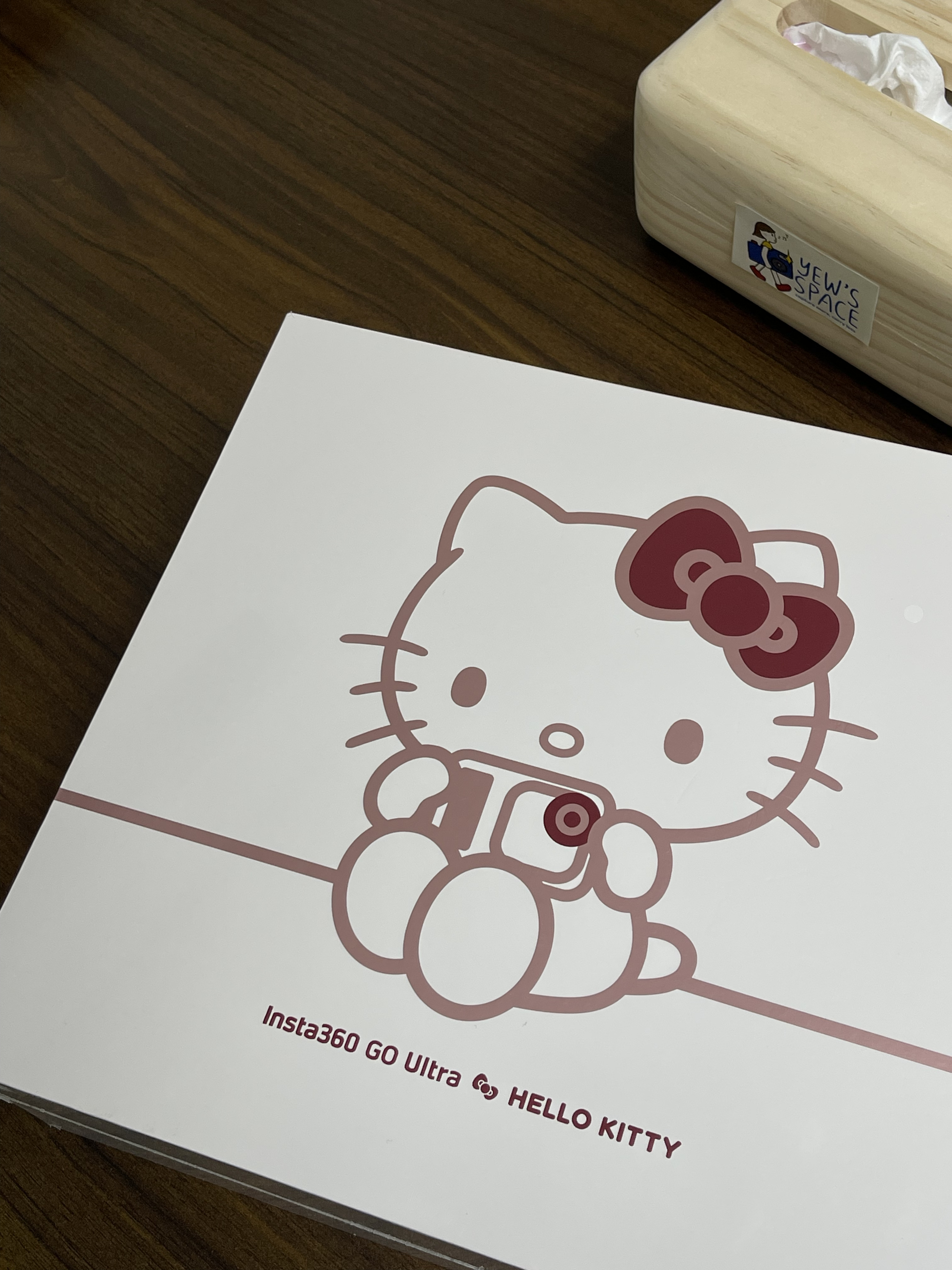 Insta360 GO Ultra Hello Kitty